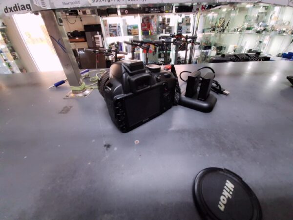 Nikon D3100 mit Objektiv Nikkor 35-70mm | 2 Akkus+ mit Ladegerät | Zustand: Gut – Bild 4