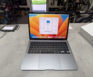 Macbook Air (m1, 2020) | M1 | 8GB RAM  | 256GB SSD  | De
mit Originalverpackung |   Zyklen 27 | SimLock: Frei | Zustand: Sehr Gut | Farbe: schwarz