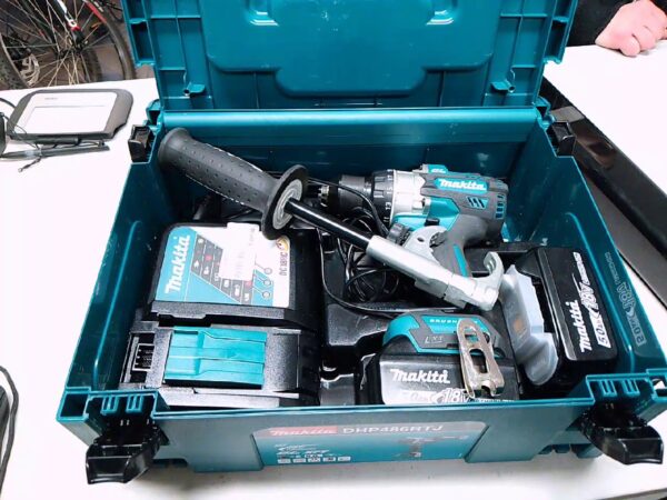 Makita DHP486RTJ Akku-Schlagbohrschrauber  | Koffer mit 2x Akkus 5A und Ladegerät 
Koffer  | Zustand: Wie Neu – Bild 2
