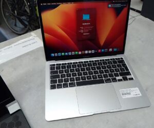 Macbook Air 2020 13 Zoll   | intel i5 | 8GB RAM | 512GB SSD  | intel Iris Plus Graphics 1536MB   | Zyklen:218 | Zustand: Gut