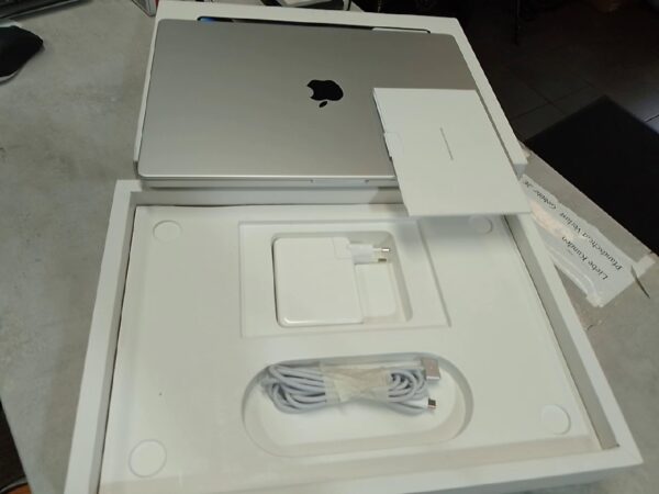 Apple Macbook Pro 16 Zoll M1 Max | MacBook Pro m1 max 16 zoll | 2021
Speicher 32GB 
1TB Festplatte 
Zyklenazahl:150
mit Originalverpackung. mit Ladegerät | Zustand: Wie Neu – Bild 4