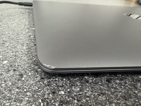 Macbook Air 2019 13,3Zoll(2560 x 1600) |  Anzahl der Zyklen 57  I5 8GB RAM 512 GB SSD ohne kabel  | Zustand: Sehr Gut – Bild 4