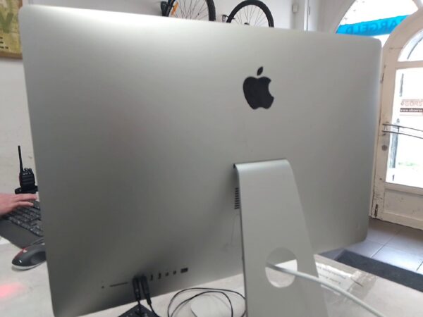 imac 2015 | iMac(Retina 5k |27-inch |late 2015)
Prozessor 3 |2 GHz intel core i5.
Speischer 8GB DDR3. 1TB SATA-Festplatte.AMD Radeon R9 M380 2GB . | Zustand: Sehr Gut – Bild 2