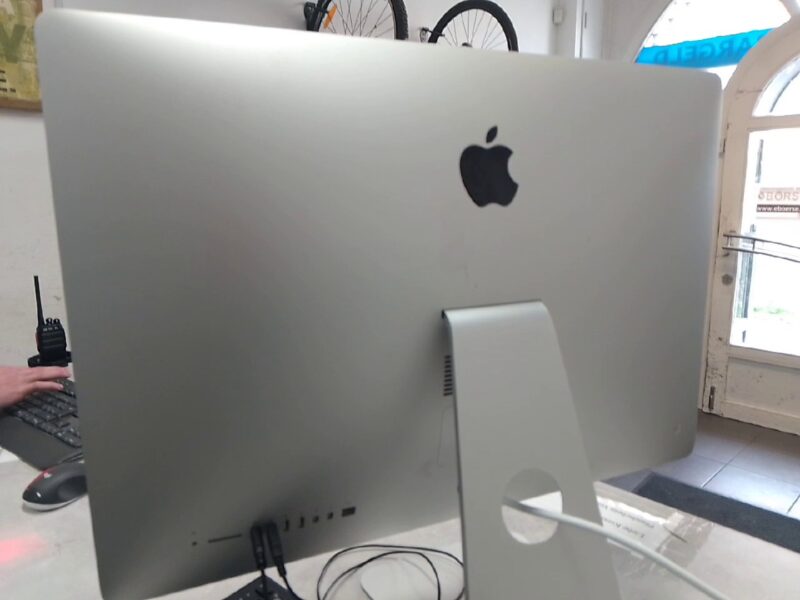 imac 2015 | iMac(Retina 5k |27-inch |late 2015)
Prozessor 3 |2 GHz intel core i5.
Speischer 8GB DDR3. 1TB SATA-Festplatte.AMD Radeon R9 M380 2GB . | Zustand: Sehr Gut – Bild 2