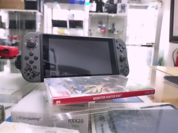 Nintendo Switch - Monster Hunter Rise Bundle schwarz/grau | Schwarze Tasche  | Mit  Ladegerät 
1 Spiel  |  Ohne Docking Station  | Zustand: Sehr Gut | Farbe: schwarz – Bild 2