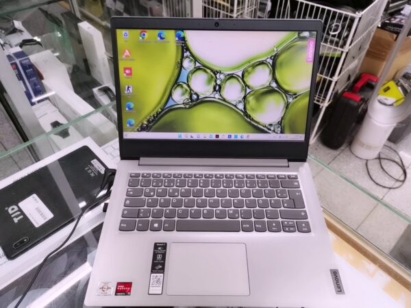 Lenovo AMD Athlon Silver 3050U  | 8.GB RAM 256 GB SSD Windows 11 mit Ladegerät  | Zustand: Sehr Gut