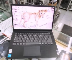Lenovo V14 G3 IAP Core i3-1215U 1.20 GHz | 8.00 GB Ram 256 GB SSD Windows 11 Pro Mit Ladegerät  | Zustand: Sehr Gut