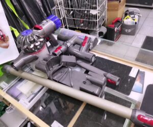 Dyson V8 Staubsauger | mit lade Mit Zubehör  | Zustand: Gut