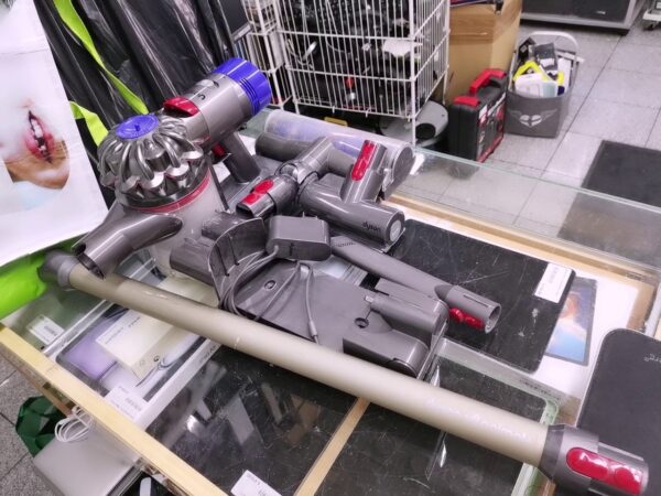 Dyson V8 Staubsauger | mit lade Mit Zubehör  | Zustand: Gut