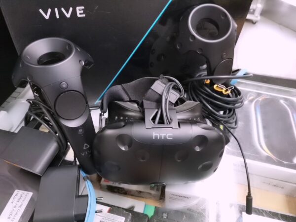HTC Vive Focus Vision | mit Originalverpackung | Zustand: Sehr Gut – Bild 2