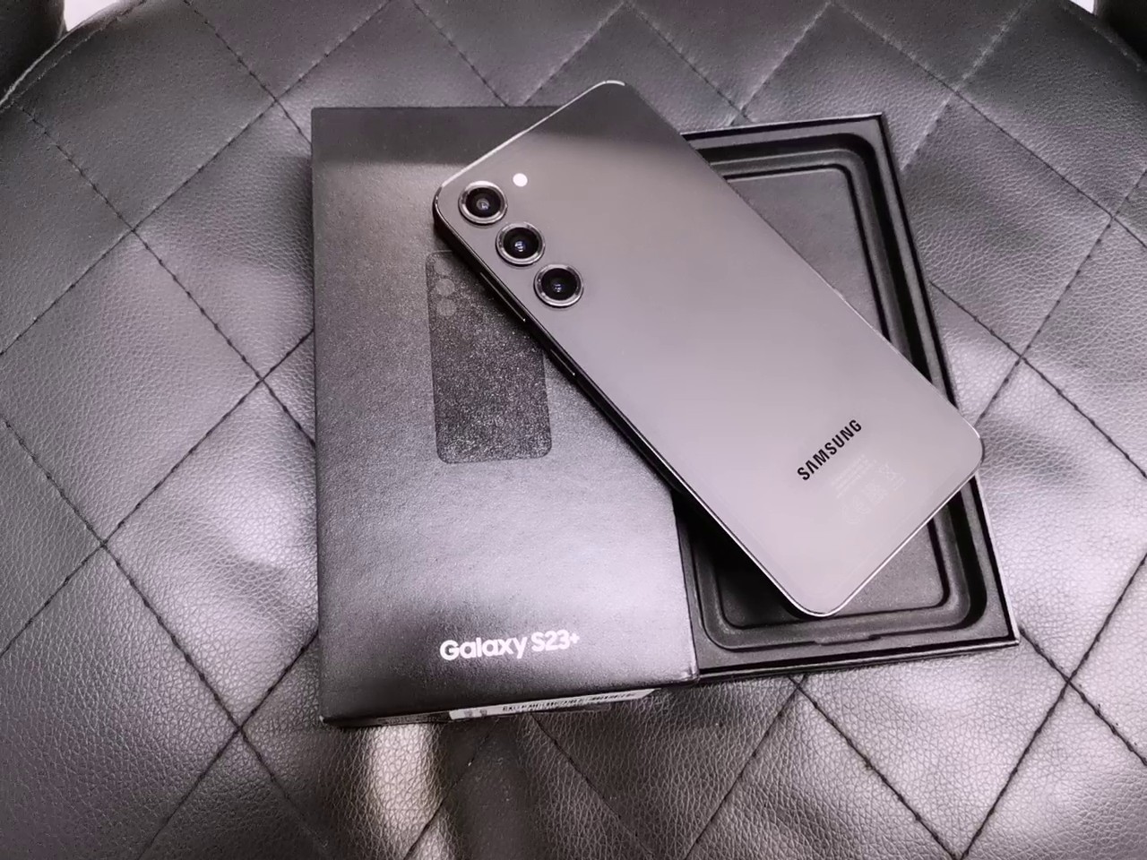 Samsung Galaxy S23+ 256GB | mit Originalverpackung | SimLock: Frei | Zustand: Wie Neu | Farbe: schwarz – Bild 3