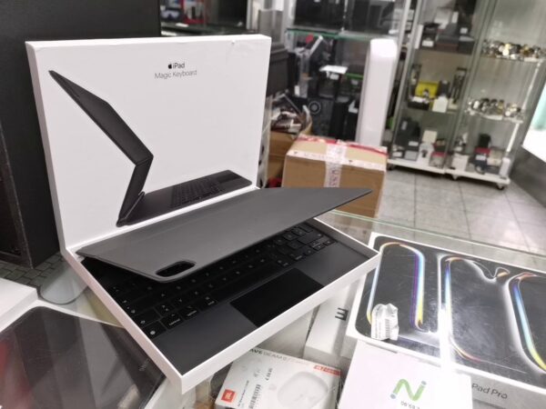 Apple Magic Keyboard, Keyboarddock Für Ipad Pro 12.9", Schwarz, De [2021 / 2022] | mit Originalverpackung | Zustand: Wie Neu – Bild 6