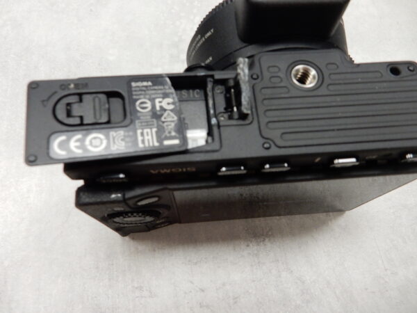 Sigma fp Body Kamera | Akkudecke gebrochen |  mit Objektiv Adapter und 3xAkku | Zustand: Gut – Bild 4
