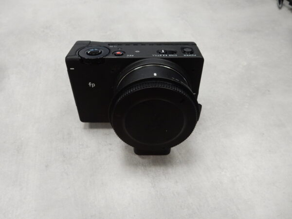 Sigma fp Body Kamera | Akkudecke gebrochen |  mit Objektiv Adapter und 3xAkku | Zustand: Gut – Bild 5