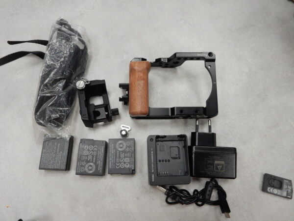 Sigma fp Body Kamera | Akkudecke gebrochen |  mit Objektiv Adapter und 3xAkku | Zustand: Gut – Bild 6