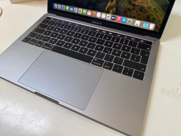 Macbook Pro 13-inch 2019  | Core i5  |  8GB Ram  |  128GB SSD  |  macOS Sonoma  |  Touch Bar  | mit Ladegerät  |  Verpackung  |  231 Ladezyklen  | Zustand: Sehr Gut – Bild 6