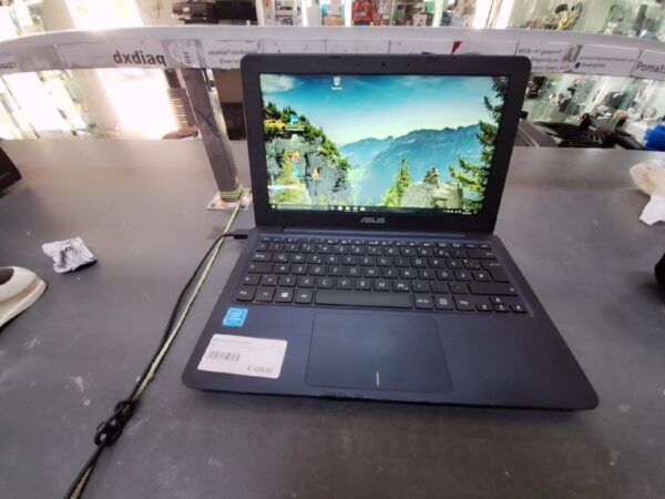 ASUS L202SA-FD0046T 11,6Zoll, DE | Pentium N3700 | 2GB RAM | 500GB HDD | mit mit Ladegerät | Zustand: Gut – Bild 2