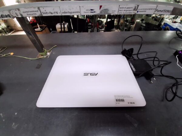 Asus Zenbook UX305F, Core M-5y10c, DE | 13 |3 Zoll | 8GB | 1TB SSD | Win 10 | mit mit Ladegerät
 | Zustand: Gut – Bild 6