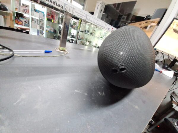 Bowers & Wilkins Zeppelin Wireless | gebrauchsspuren | Die Verkleidung ist bisschen gerissen (Sieh Fotos 4 | 5) | Zustand: Gut – Bild 4