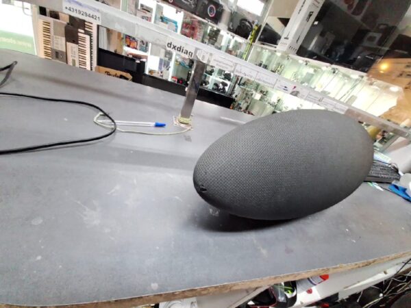 Bowers & Wilkins Zeppelin Wireless | gebrauchsspuren | Die Verkleidung ist bisschen gerissen (Sieh Fotos 4 | 5) | Zustand: Gut – Bild 5