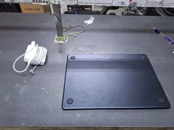 Apple MacBook Air 15,3 Zoll M2 2023, DE | 8Gb | 512 SSD | Lyklen 21 | mit Ladegerät | Zustand: Sehr Gut – Bild 5