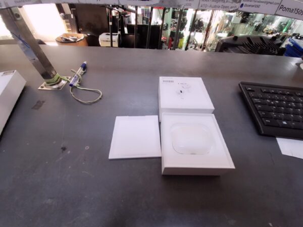 Airpods Pro 2. Gen | mit Originalverpackung | USB-C weiss | Zustand: Sehr Gut – Bild 2