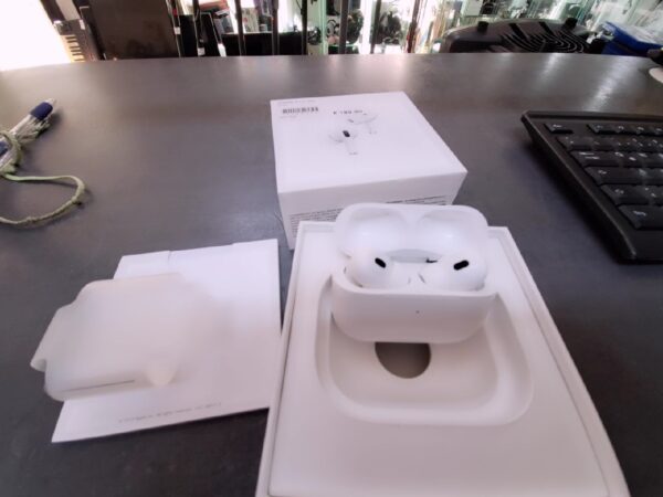 Airpods Pro 2. Gen | mit Originalverpackung | USB-C weiss | Zustand: Sehr Gut – Bild 3