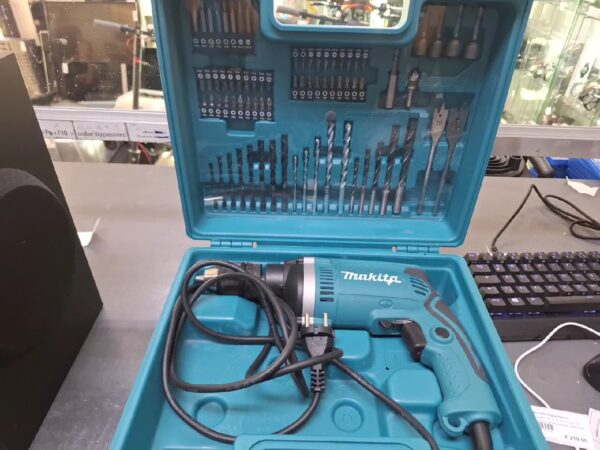 Makita Hp1631 schlagbohrmaschine | Koffer mit Bohr | Bit set | Bohrfutter hat Spuren |ohne Handgriff | Zustand: Sehr Gut – Bild 2