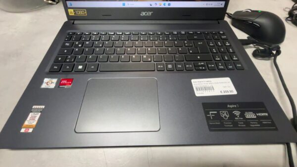 Acer Aspire 3  | Amd Athlon Silver 3050U |  8GB RAM | 256 GB SSD |  Windows 11. Ladegerät  | Zustand: Sehr Gut