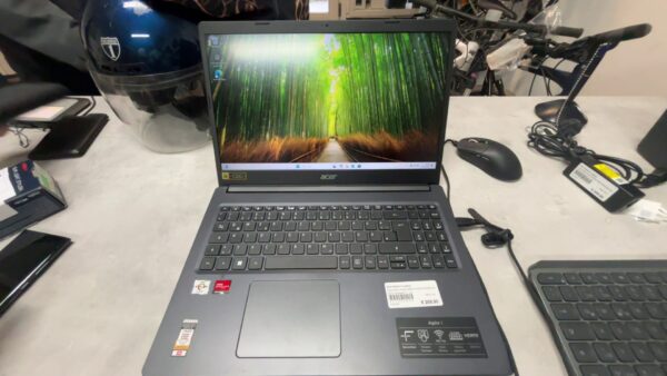 Acer Aspire 3  | Amd Athlon Silver 3050U |  8GB RAM | 256 GB SSD |  Windows 11. Ladegerät  | Zustand: Sehr Gut – Bild 2