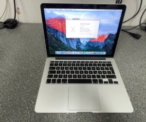 Macbook Pro 2015  13,3 Zoll 2560x1600  | intel i5  | 8GB RAM  | 128GB SSD 
intel iris Graphics 6100 1536 Mb | Zyklen :45 | Zustand: Gut