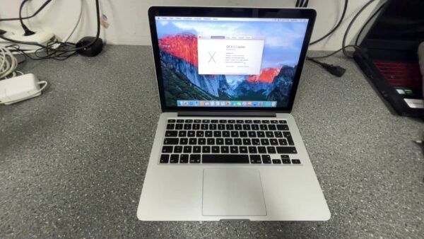 Macbook Pro 2015  13,3 Zoll 2560x1600  | intel i5  | 8GB RAM  | 128GB SSD 
intel iris Graphics 6100 1536 Mb | Zyklen :45 | Zustand: Gut