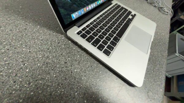 Macbook Pro 2015  13,3 Zoll 2560x1600  | intel i5  | 8GB RAM  | 128GB SSD 
intel iris Graphics 6100 1536 Mb | Zyklen :45 | Zustand: Gut – Bild 3