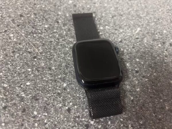 Apple Watch 9 45mm GPS | +Ladegerät | Display Kratzer  | Zustand: Gut – Bild 2