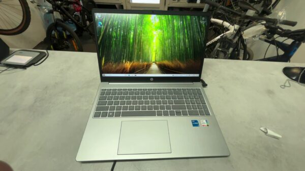 Hp  I5-1335u   | HP 15-fd0255ng | Natural Silver | Core i5-1335U | 16GB RAM | 512GB SSD | Ladegerät | Zustand: Gut