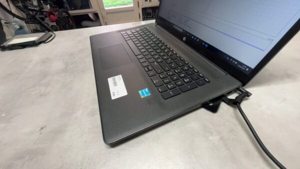 Hp Laptop  17-cn0216ng | intel Pentium Gold 7505 | 8GB RAM | 512GB SSD  | hat kleine Bruch  | Zustand: In Ordnung – Bild 4