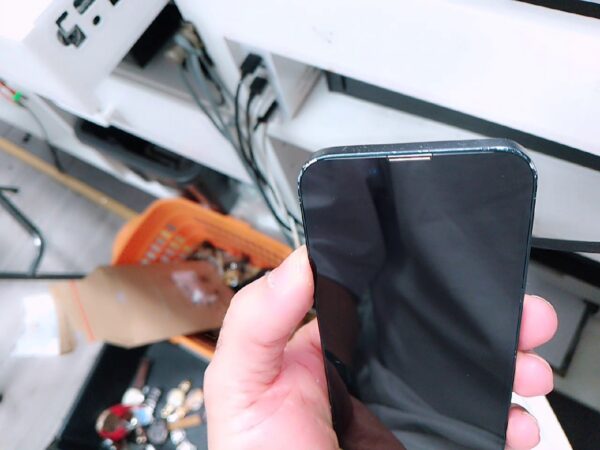 iPhone 13 Mini 128GB | mit Originalverpackung | Zerkratzt  | Display getaucht ! | SimLock: Frei | Zustand: In Ordnung | Farbe: blau
