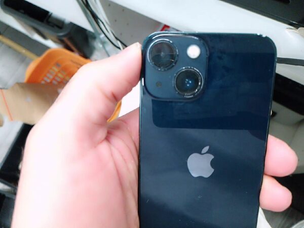 iPhone 13 Mini 128GB | mit Originalverpackung | Zerkratzt  | Display getaucht ! | SimLock: Frei | Zustand: In Ordnung | Farbe: blau – Bild 3
