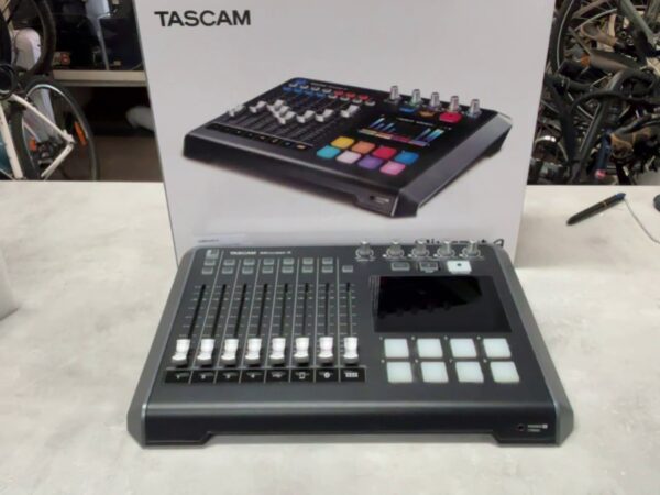 Tascam Mixcast 4 | mit org. Verpackung und Ladegerät | Zustand: Sehr Gut – Bild 2
