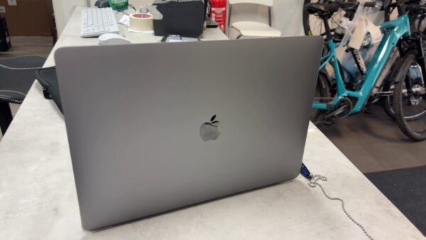 Apple Macbook Pro 15 2018 | 2 |6 GHz 6-Core Intel Core17 |  16GB 2400 MHz DDR4 |  512GB SSD |  Ladegerät | Zustand: Sehr Gut – Bild 5