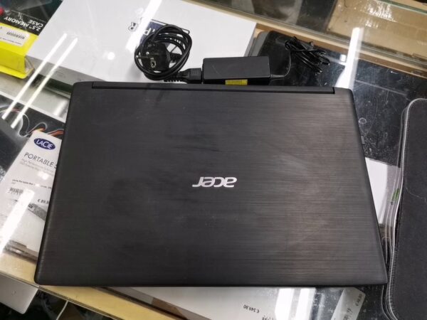 Acer aspire a315-53  i3-7020U 2.30GHz | 4.0 GB Ram 1 TB HDD Windows 10 Home  | Zustand: In Ordnung