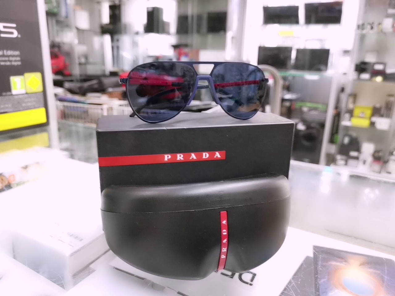 Prada Sonnenbrille | Hülle | Zustand: Sehr Gut – Bild 2