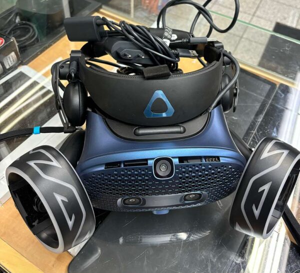 Htc Vive Pro +2 Controller |   | Zustand: Sehr Gut | Farbe: blau – Bild 2