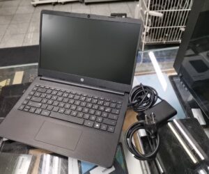HP AMD 3020e with Radeon  | 4.00 GB 64 GB SSD .Windows 11 Mit Ladegerät  | Zustand: Gut