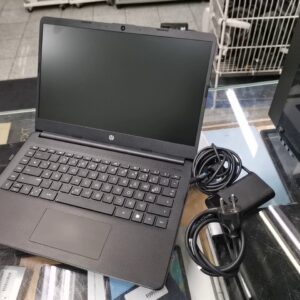 HP AMD 3020e with Radeon  | 4.00 GB 64 GB SSD .Windows 11 Mit Ladegerät  | Zustand: Gut