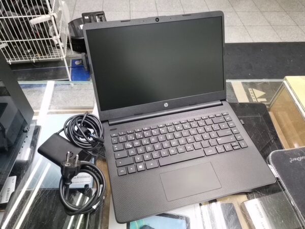 HP AMD 3020e with Radeon  | 4.00 GB 64 GB SSD .Windows 11 Mit Ladegerät  | Zustand: Gut – Bild 2