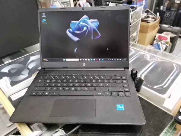 HP Core i3-1125G4 2:00 Ghz  | 8.00 GB Ram 256 GB SSD Windows 11 Home Mit Ladegerät  | Zustand: Sehr Gut