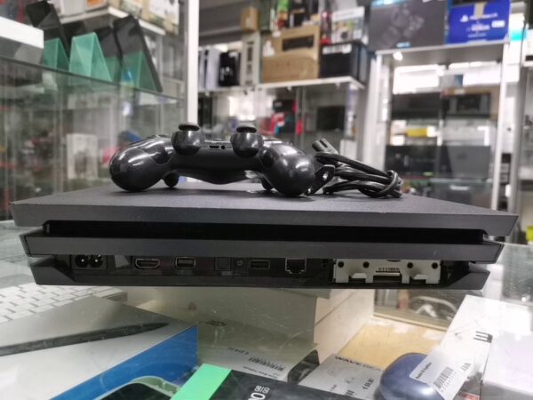 Sony PS4 PRO 1TB | Hinten Deckel Fehlt  | Zustand: In Ordnung | Farbe: schwarz – Bild 4