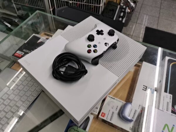 XBox One S 1TB | Zustand: Gut – Bild 4