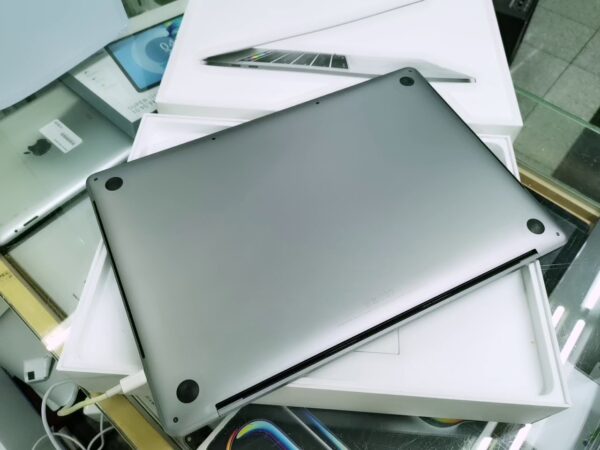 Macbook Pro 2016  | 16 GB Ram 256 GB SSD 247 Ladezyklen mit Originalverpackung  | Zustand: Sehr Gut – Bild 4